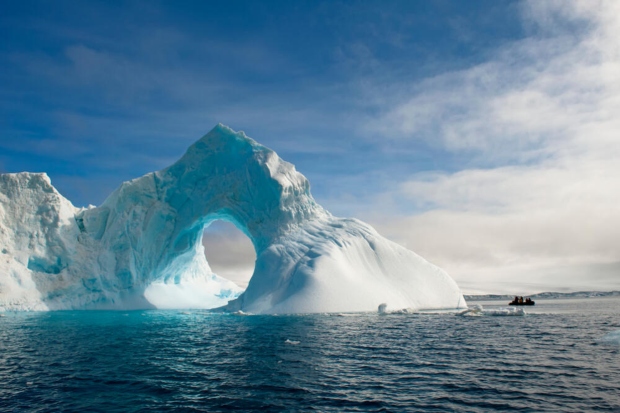 Експертите предупредуваат на загрижувачко топење на мразот во океанот околу Антарктикот