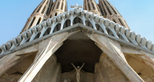 Sagrada Familia на Гауди чекор поблиску до завршување