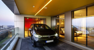 Германски хотел им овозможува на гостите да ги паркираат автомобилите на тераса