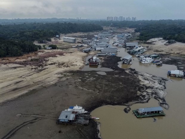 AM - MANAUS - 16/10/2023 - MANAUS, HISTORIC DROUGHT IN THE AMAZONAS - Igarape do Gigante, which flows into the Rio Negro, is one of the places heavily affected by the historic drought in the State of Amazonas, where Marina do Davi is located, known due to