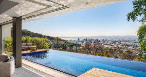 Куќа околу панорамскиот поглед на Кејптаун