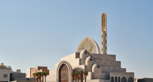 Џамија во Кувајт во ротирани квадратни форми