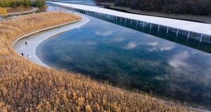 Музејот на уметност Zaishui кој излегува од езеро во Кина