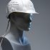 Заштитен шлем со сензор за ракувачите со градежни машини