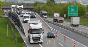 Мобилни надвозници во Швајцарија за непречен сообраќај при изведување работи (ВИДЕО)
