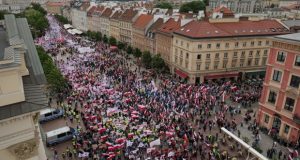 Варшава: Десетици илјади граѓани во Маршот против Зелениот договор