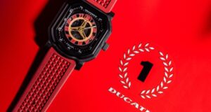 Во чест на 30. роденден на Ducati 916, Gerald Charles и Ducati претставија заеднички часовник