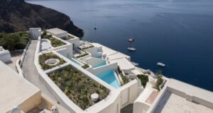 Canaves Hotel – архитектонски манифест на суштината на Санторинини