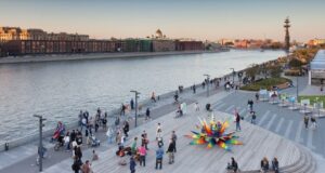Насипот Кримскаја во Москва, пејзажен парк интегриран во градскиот живот