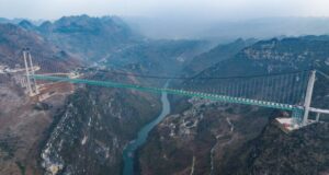 Највисокиот мост во светот отворен во Кина: Висок е неверојатни 625 метри (ВИДЕО)