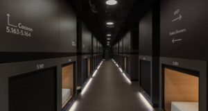 Не е за клаустрофобични: Најголемиот капсула хотел во светот