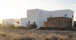 Tetris House: Минималистички рај на брегот на Антипарос во Грција