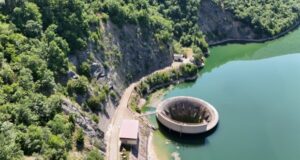 Синергија на природни и инженерски решенија во намалување на климатските ризици кај критичната инфраструктура