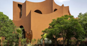Mirai House of Arches во Индија: Скулптурална вила што победува +40°C