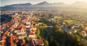 Крањ ги поврза соларните електрани на 11 јавни објекти во енергетска заедница